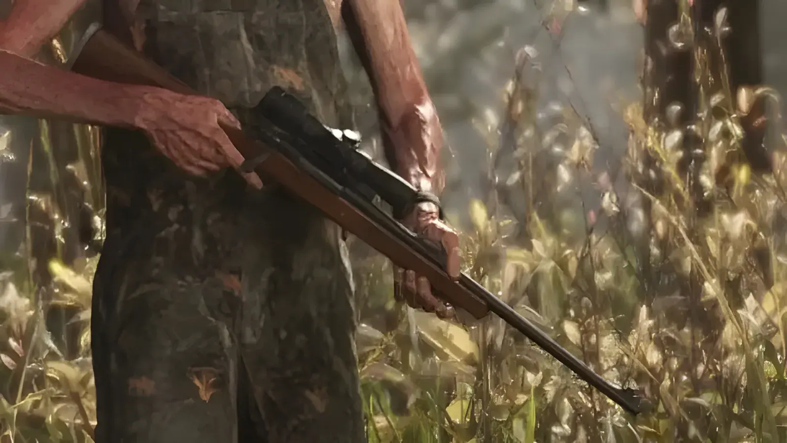 Bolt Action Sniper in GTA 6, basata sull’arma reale Remington 700 BDL. Cacciatore in mimetica che regge un fucile a otturatore con ottica tra l’erba alta, screenshot ufficiale di GTA 6